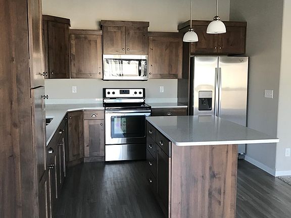 2nd image of 964 Eaglewood Ave W