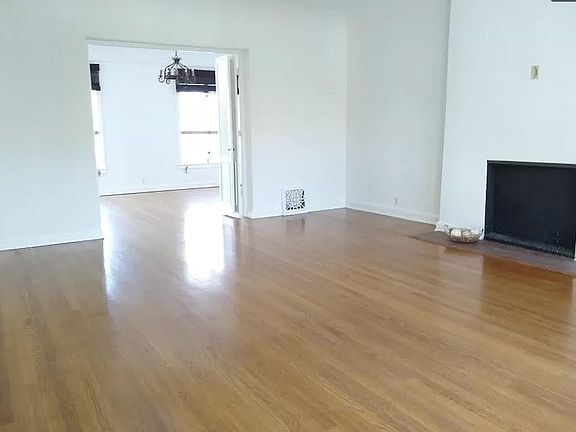 2nd image of 6924 Oakwood Ave