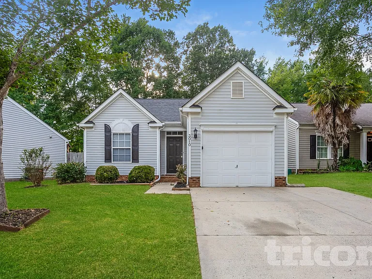 3010 Great Falls Dr — Photo 1