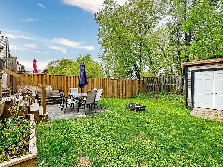 520 Pineview Gdns — Photo 25