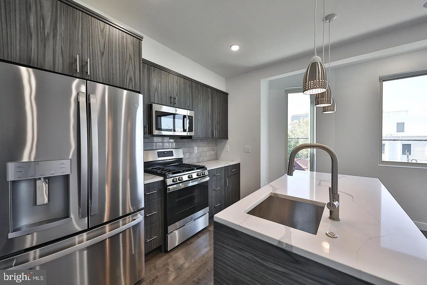 2 bed, 2407 sqft, $1,750 — Photo 1