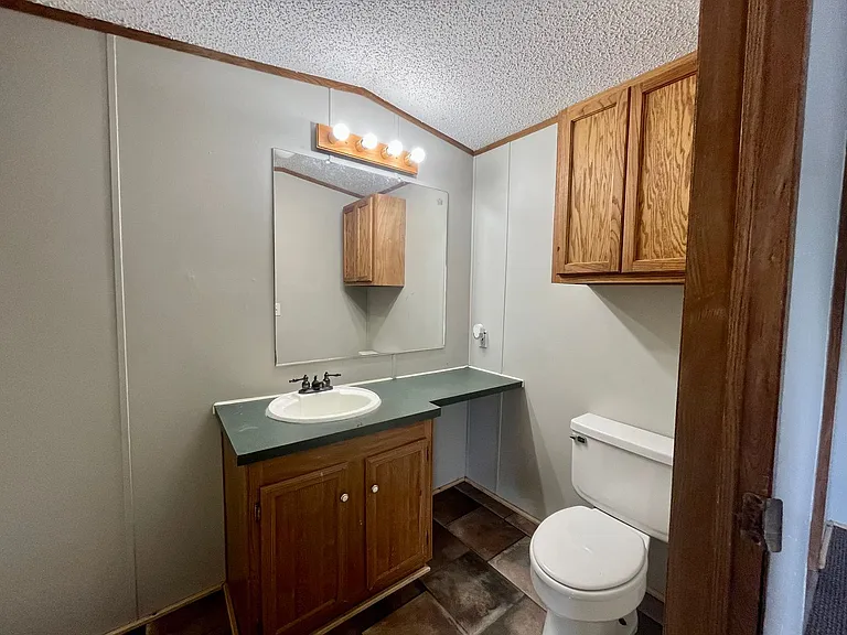 540 Guillot Rd #E — Photo 8