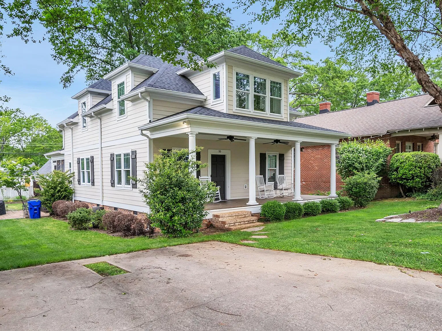 4 bed, 2700 sqft, $5,600 — Photo 3