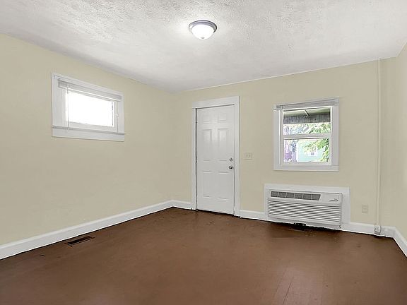 2nd image of 1418 N Kealing Ave