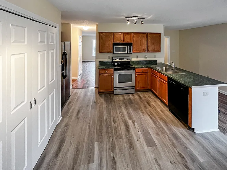 Clearview Ct — Photo 8