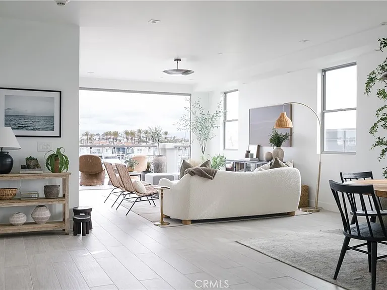 2230 Newport Blvd #301 — Photo 1