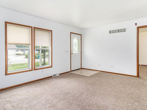 5th image of 68800 Dawn St