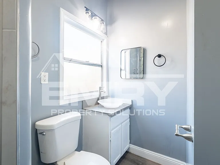 4302 S Hoover St — Photo 15