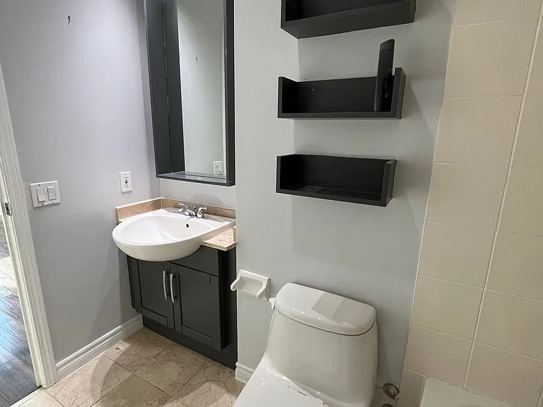 60 Byng Ave #1012 — Photo 8