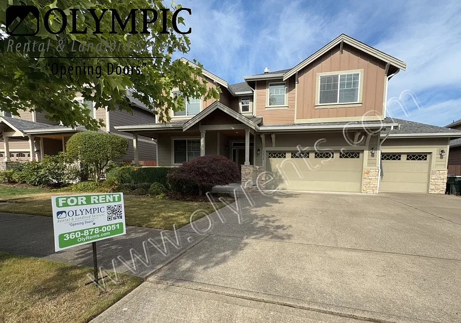 3838 19th Ave NE