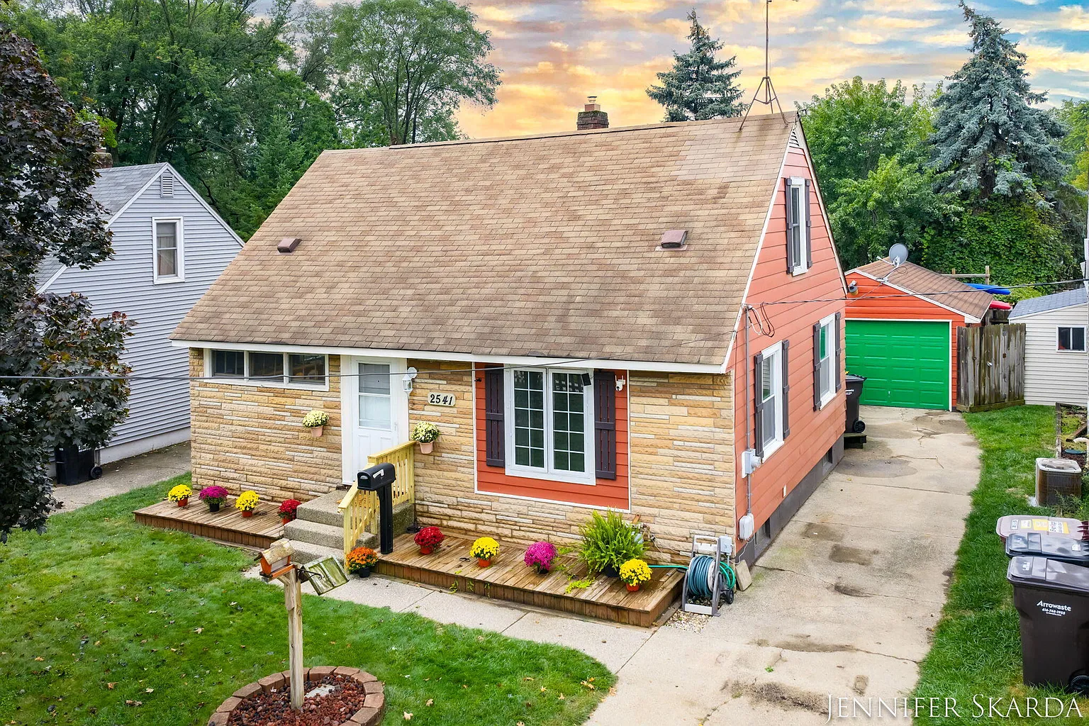 2541 Noel Ave SW photo 1
