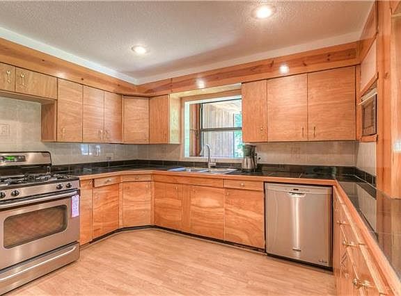 5th image of 11401 E 35th St