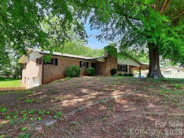 1790 Connelly Springs Rd, Lenoir, NC 28645
