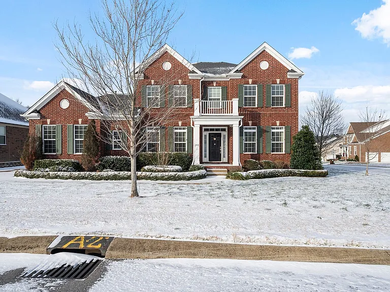 3103 Oxford Dr — Photo 1
