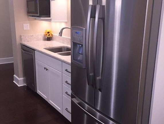 2nd image of 1108 Kanawha Blvd E APT 601