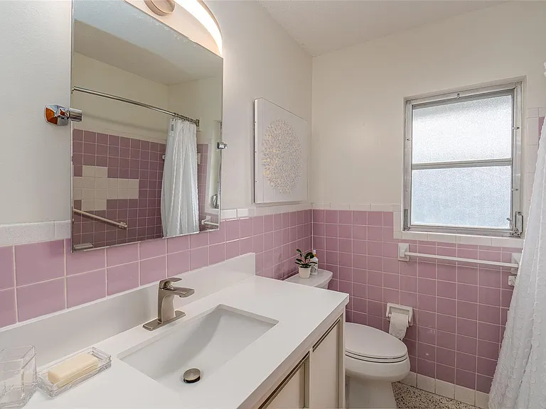 725 S Wilson Ave — Photo 15