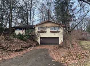 350 Mowry Dr, Pittsburgh, PA 15236