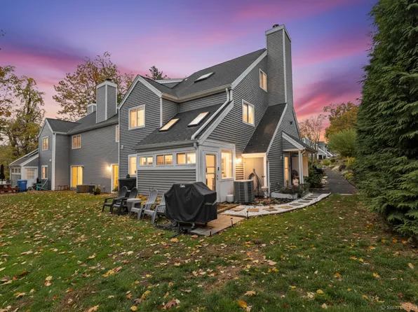 132 Country Place #132, Shelton, CT 06484