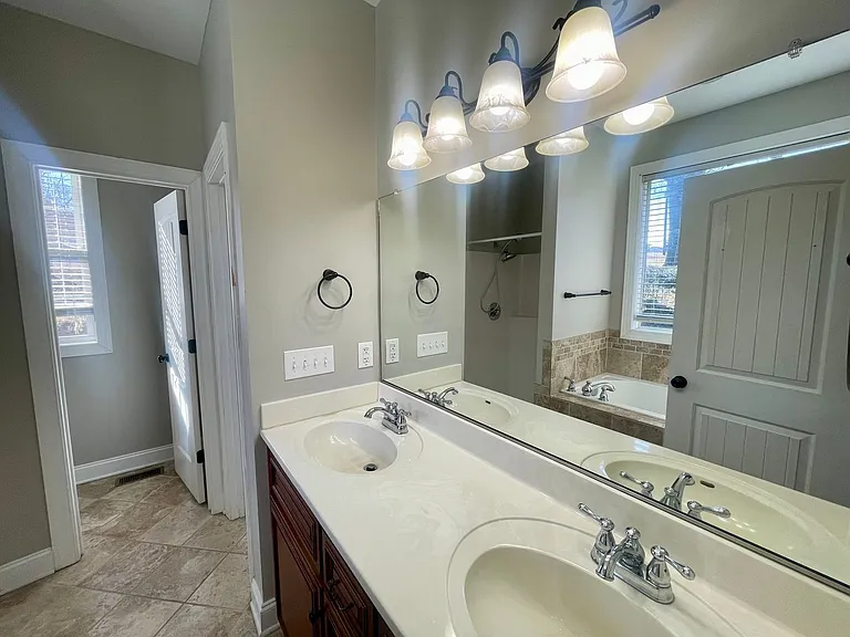 728 Sherman Dr — Photo 6
