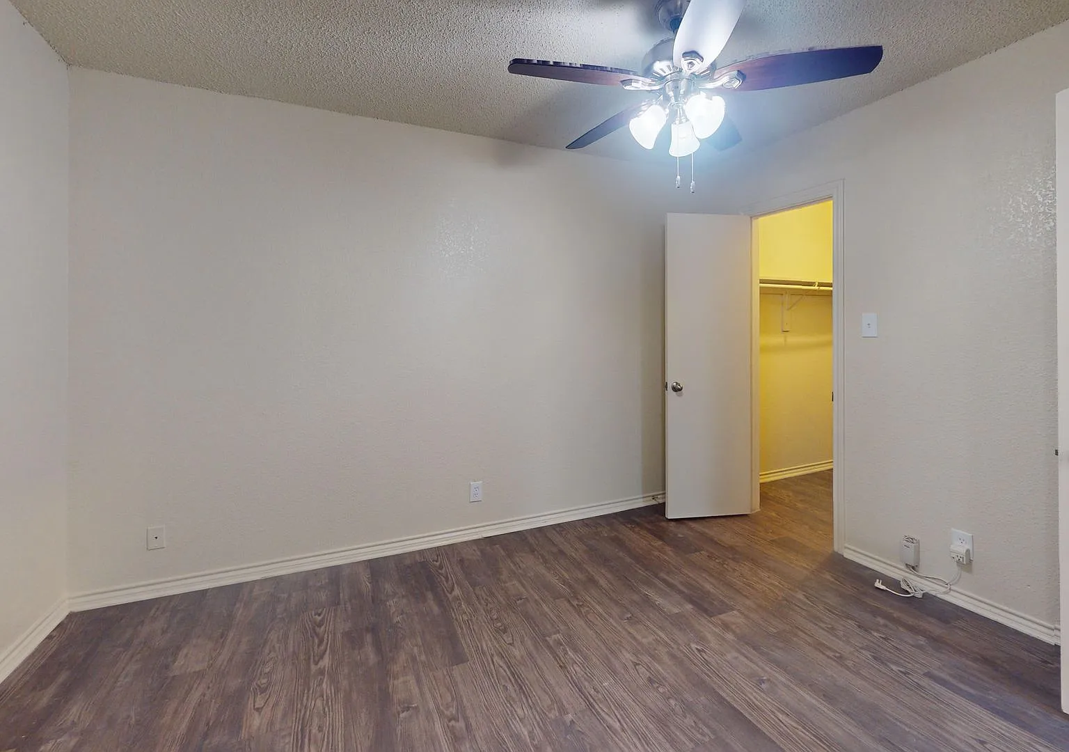 Somesuch Place Apartments — Photo 4