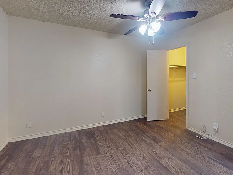 1016 W Mulberry St — Photo 9