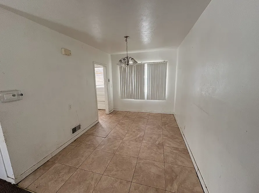 919 N Prairie Ave