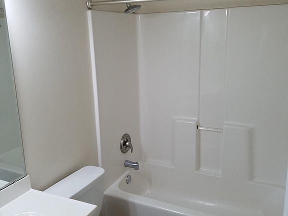 5th image of 353 Magnolia Dr