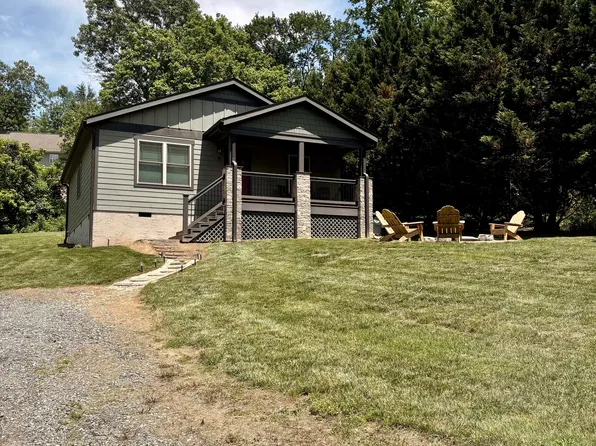 5 City View Dr, Asheville, NC 28804