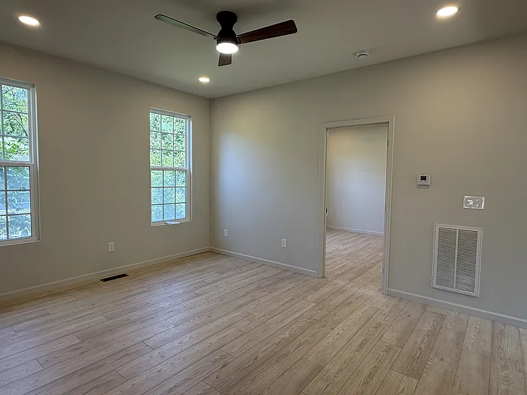 2213 Cityview Ave — Photo 4