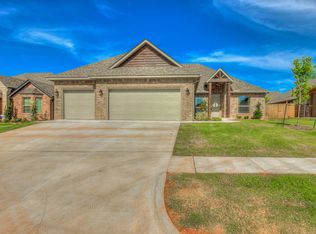 913 Samantha Ln, Moore, OK 73160