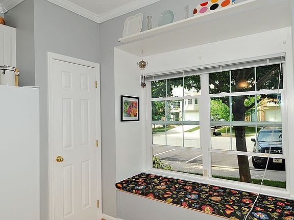 Box Window with Seat