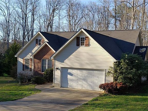 2nd image of 302 Twisted Oak Dr