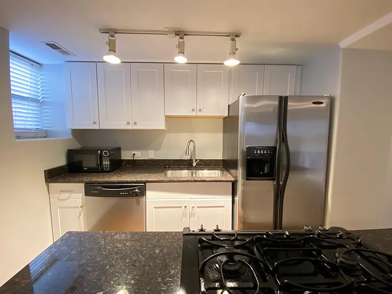 817 W Addison St #GF — Photo 2