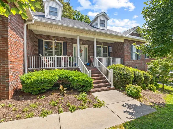 1323 Buckingham Pl, Cookeville, TN 38501