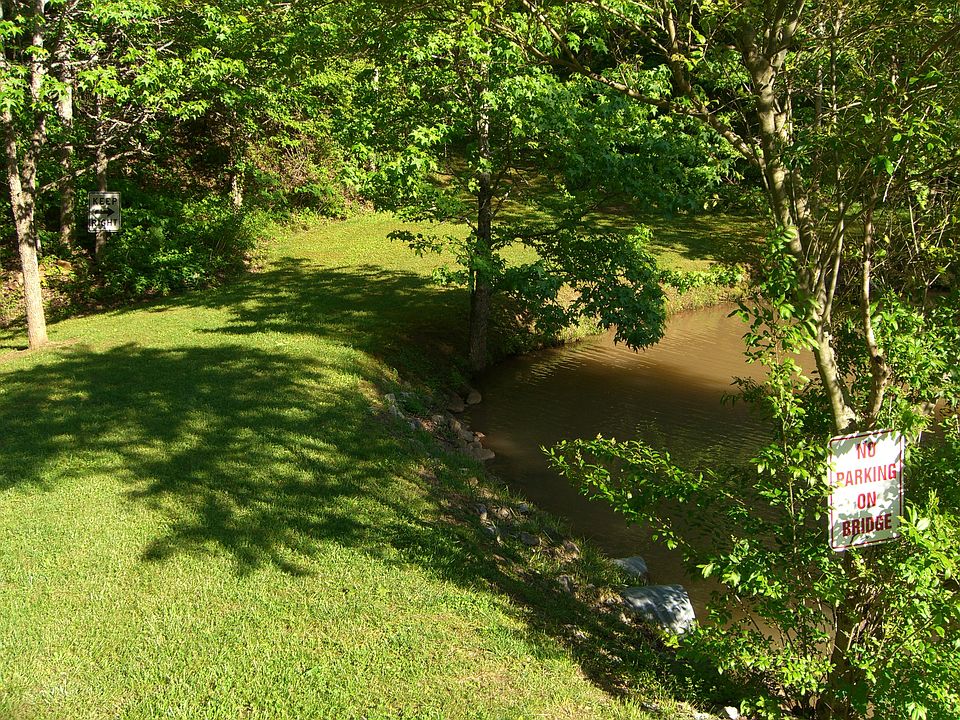 2nd image of 470 Brigadoon Way