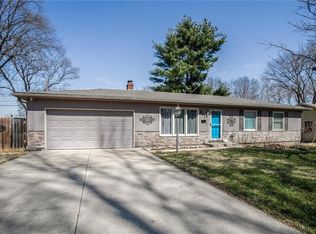 517 NW Lakeview Rd, Blue Springs, MO 64014