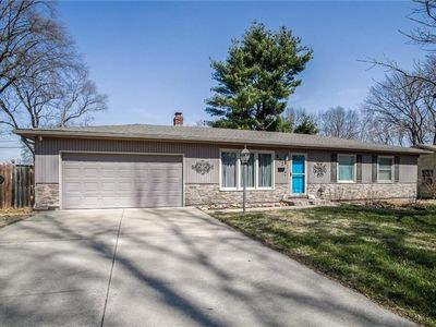 517 NW Lakeview Rd, Blue Springs, MO, 64014