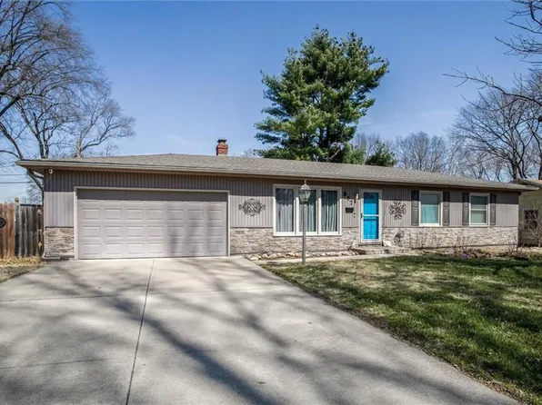 517 NW Lakeview Rd, Blue Springs, MO 64014