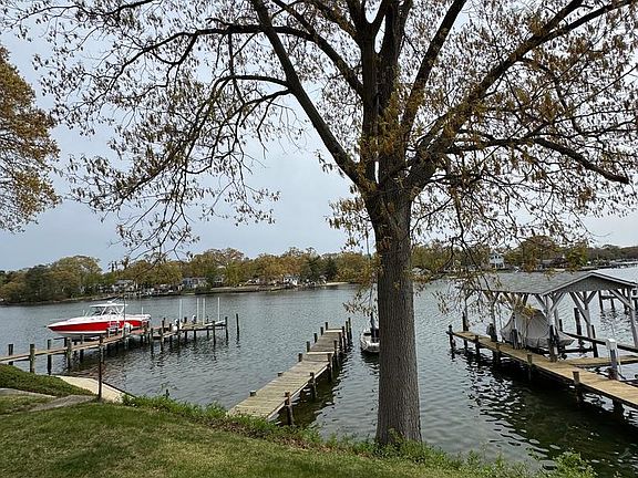 3rd image of 1930 Cedar Rd