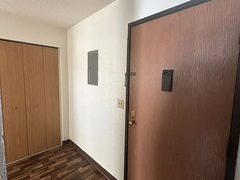 107 Brown Ave S — Photo 4
