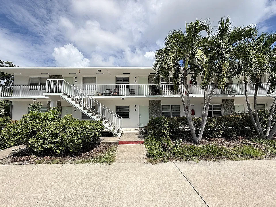 500 1st Ave S #203