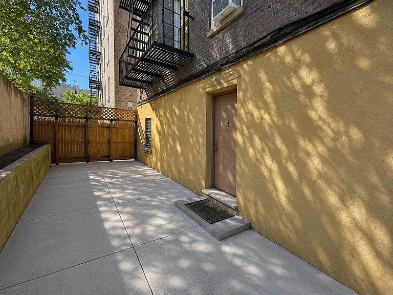 1704 Seddon St #B2 — Photo 6