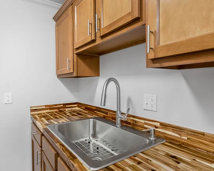 835 Constitution Ave — Photo 11