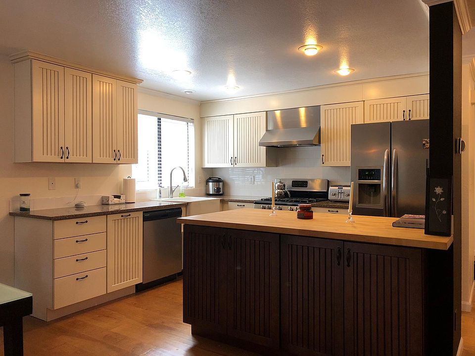 Kitchen - Main floor