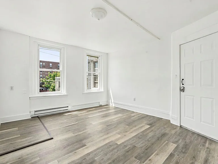 914 Belmont Ave — Photo 12