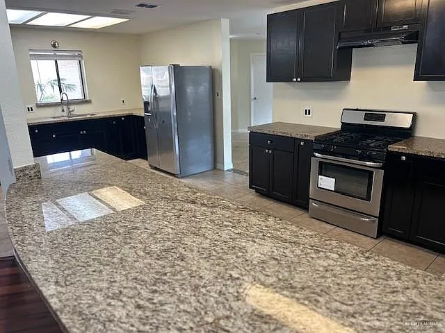 6 bed, 4.0 bath, 3089 sqft, $2,200 — Photo 4