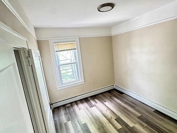 4th image of 49 Bloomingdale Ave #3