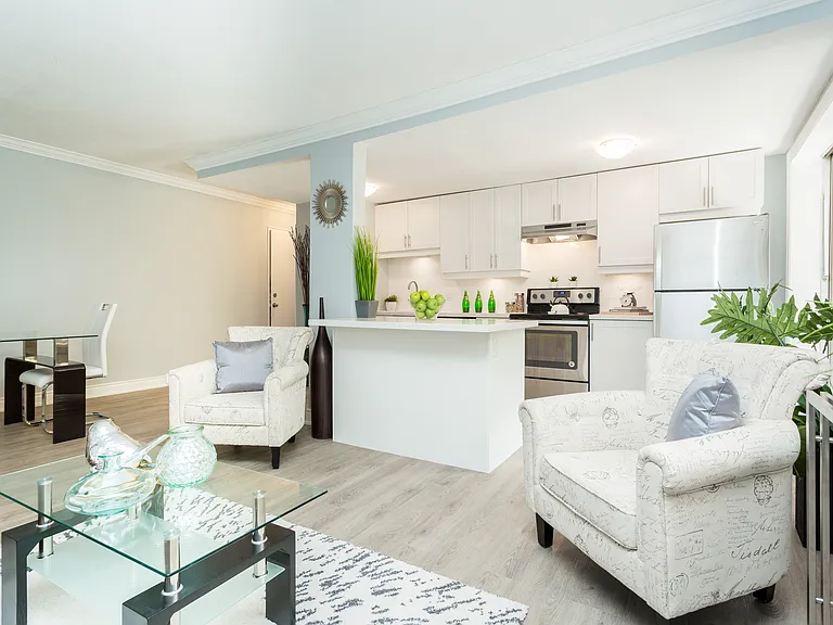 2200 King St E #102 — Photo 5