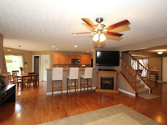 3rd image of 10251 Highmeadow Ln