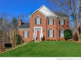 413 Clairview Ln, Matthews, NC 28105